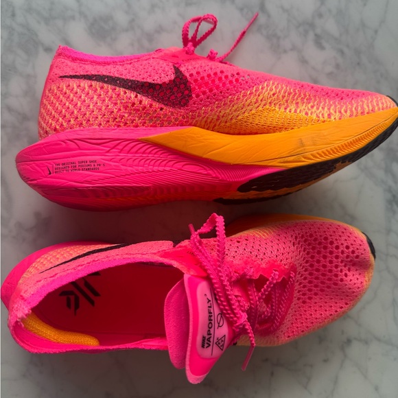 Nike Vaporfly 3
Women's Road Racing Shoes - Picture 8 of 12